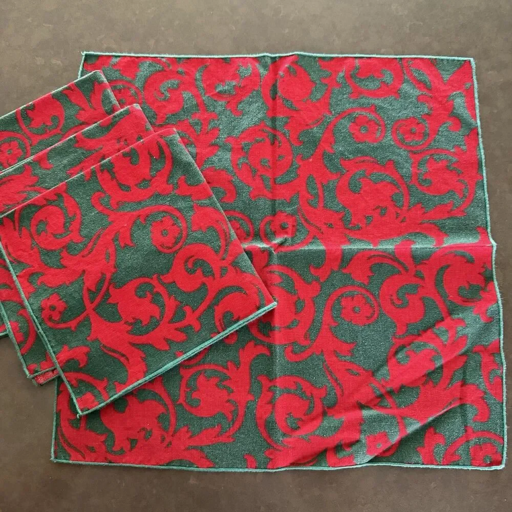 Set Of 4 Vintage Green Red Cloth Napkins Christmas Seasonal Holiday 15” Sq